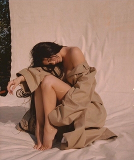 Kylie Jenner feet photo thumbnail