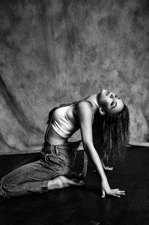 Sydney Sweeney feet photo thumbnail