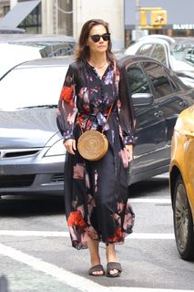 Katie Holmes feet photo thumbnail
