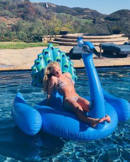 Britney Spears feet photo thumbnail
