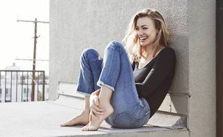 Yvonne Strahovski feet photo thumbnail