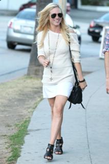 Brittany Snow feet photo thumbnail