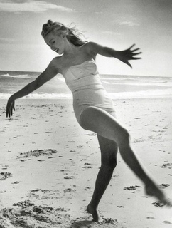 Marilyn Monroe feet photo thumbnail