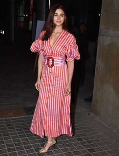 Alia Bhatt feet photo thumbnail