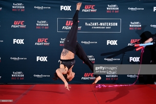 Michelle Waterson feet photo thumbnail