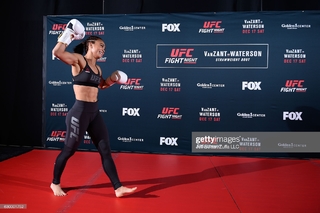 Michelle Waterson feet photo thumbnail