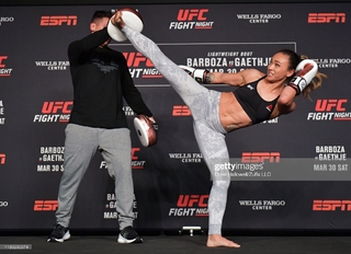 Michelle Waterson feet photo thumbnail