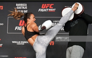 Michelle Waterson feet photo thumbnail