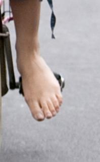 Maite Perroni feet photo thumbnail