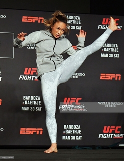 Michelle Waterson feet photo thumbnail