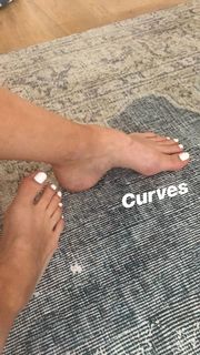 Emma Lovett feet photo thumbnail