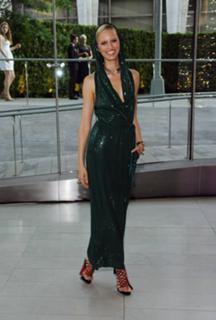 Karolina Kurkova feet photo thumbnail