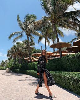 Xenia Tchoumitcheva feet photo thumbnail