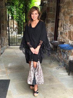 Lisa Robertson feet photo thumbnail