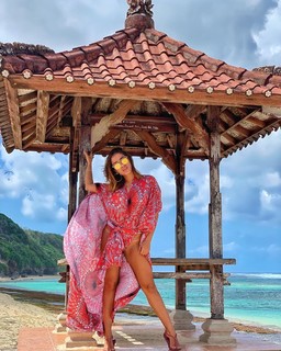 Anitta feet photo thumbnail
