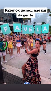 Anitta feet photo thumbnail