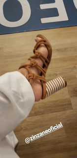 Lívia Andrade feet photo thumbnail