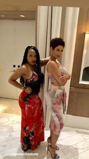 Nicole Murphy feet photo thumbnail