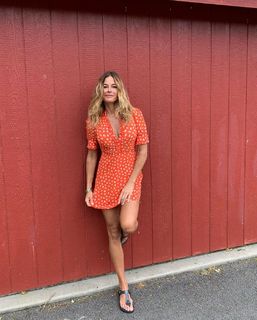 Kelly Bensimon feet photo thumbnail