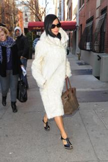 Lucy Liu feet photo thumbnail