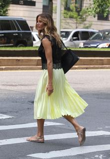 Kelly Bensimon feet photo thumbnail