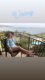 Angela Kinsey feet photo thumbnail