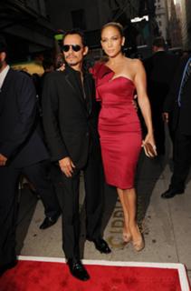Jennifer Lopez feet photo thumbnail