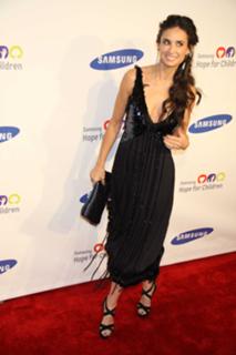 Demi Moore feet photo thumbnail