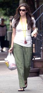 Liv Tyler feet photo thumbnail