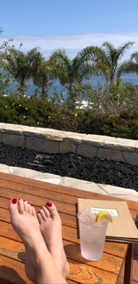 Angela Kinsey feet photo thumbnail