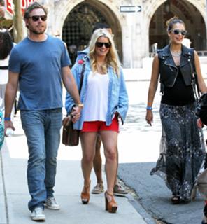 Jessica Simpson feet photo thumbnail
