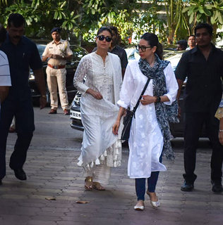 Kareena Kapoor feet photo thumbnail