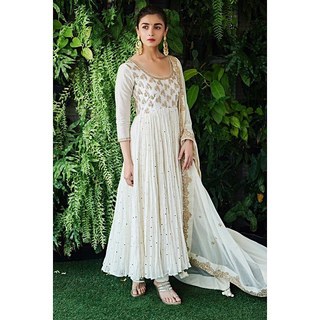 Alia Bhatt feet photo thumbnail