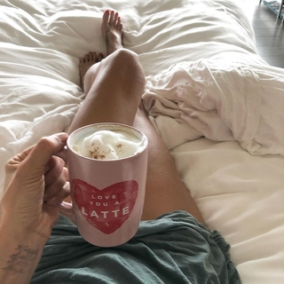Brooke Burke feet photo thumbnail
