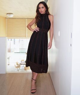Sabrina Sato feet photo thumbnail