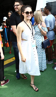 Emmy Rossum feet photo thumbnail