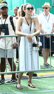 Emmy Rossum feet photo thumbnail