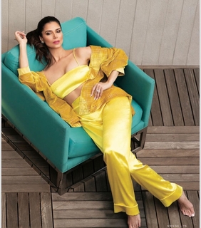 Roselyn Sanchez feet photo thumbnail