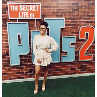 Joy Taylor feet photo thumbnail