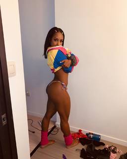 Qimmah Russo feet photo thumbnail