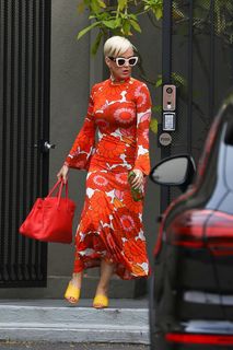 Katy Perry feet photo thumbnail