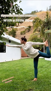 Lea Michele feet photo thumbnail
