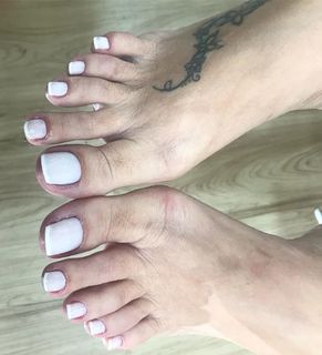 Karin Klemp feet photo thumbnail