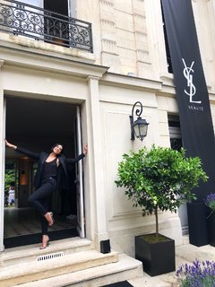 Dua Lipa feet photo thumbnail