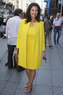 Lynda Carter feet photo 1