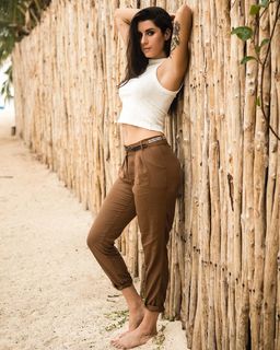 Valentina Vignali feet photo thumbnail
