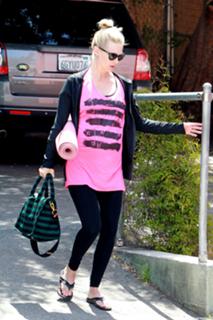 January Jones feet photo thumbnail