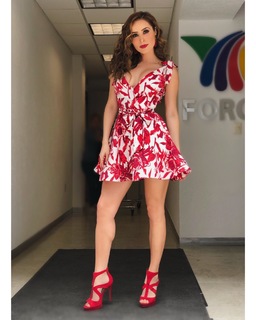 Cynthia Rodríguez feet photo thumbnail