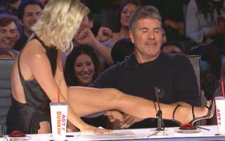 Julianne Hough feet photo thumbnail