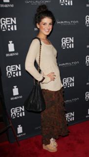 Shenae Grimes-Beech feet photo thumbnail
